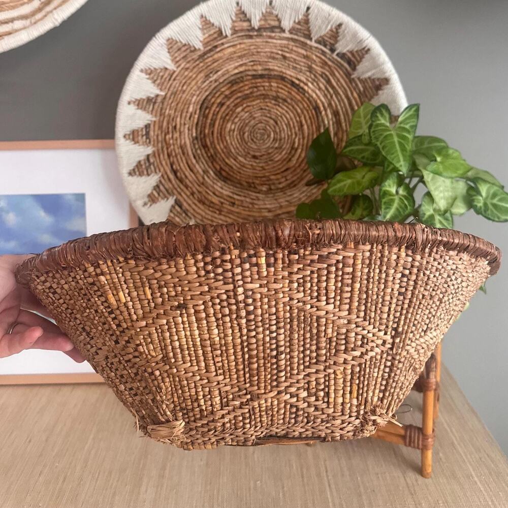 Vintage Handwoven Primitive African Tonga Basket with Crown Base 16” - Picture 4 of 6